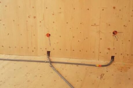 Impianto elettrico di un edificio in legno massello naturale